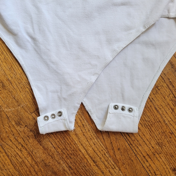 Vintage Cute and Comfy Bodysuit Size Medium ๐ค - Picture 2 of 11